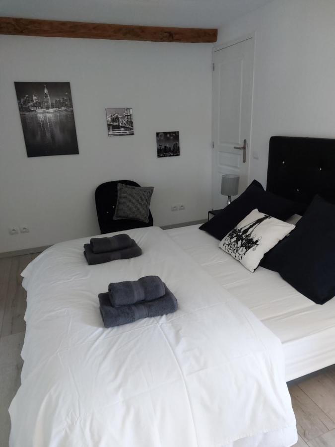 Ferienwohnung Les Dauphins Saint-Romain-de-Jalionas Exterior foto