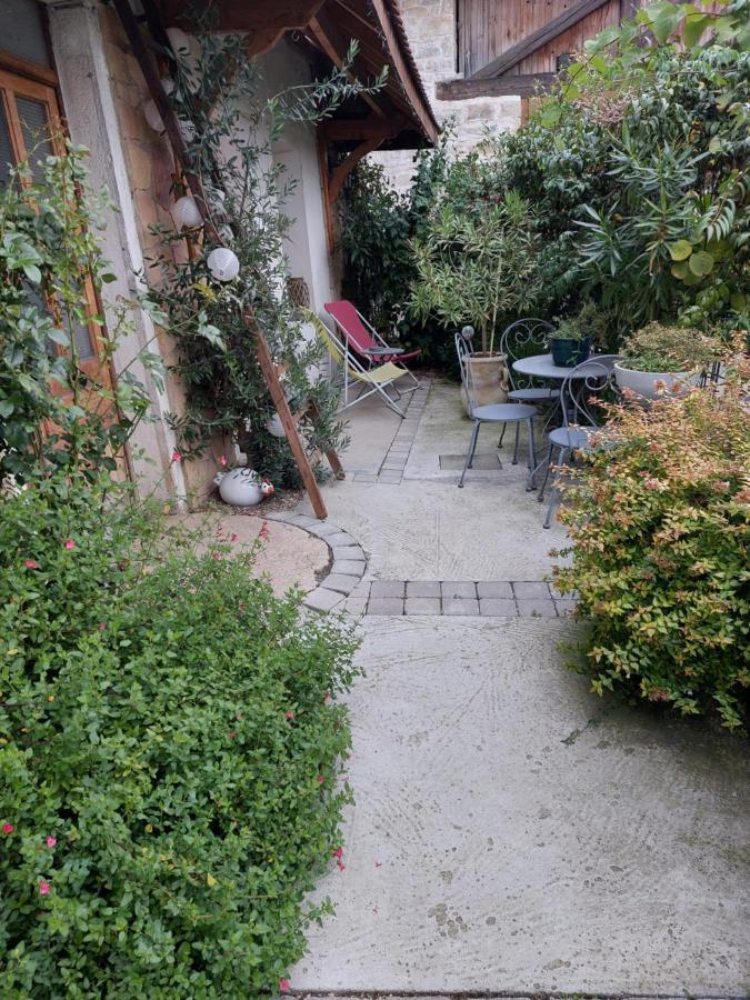 Ferienwohnung Les Dauphins Saint-Romain-de-Jalionas Exterior foto