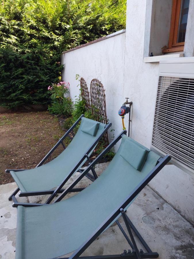 Ferienwohnung Les Dauphins Saint-Romain-de-Jalionas Exterior foto