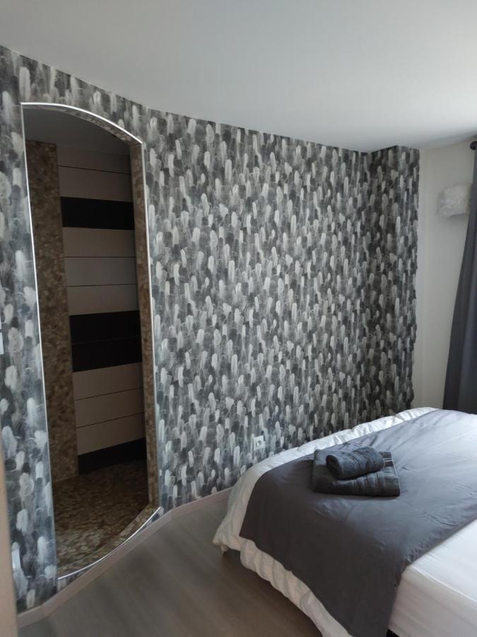 Ferienwohnung Les Dauphins Saint-Romain-de-Jalionas Exterior foto