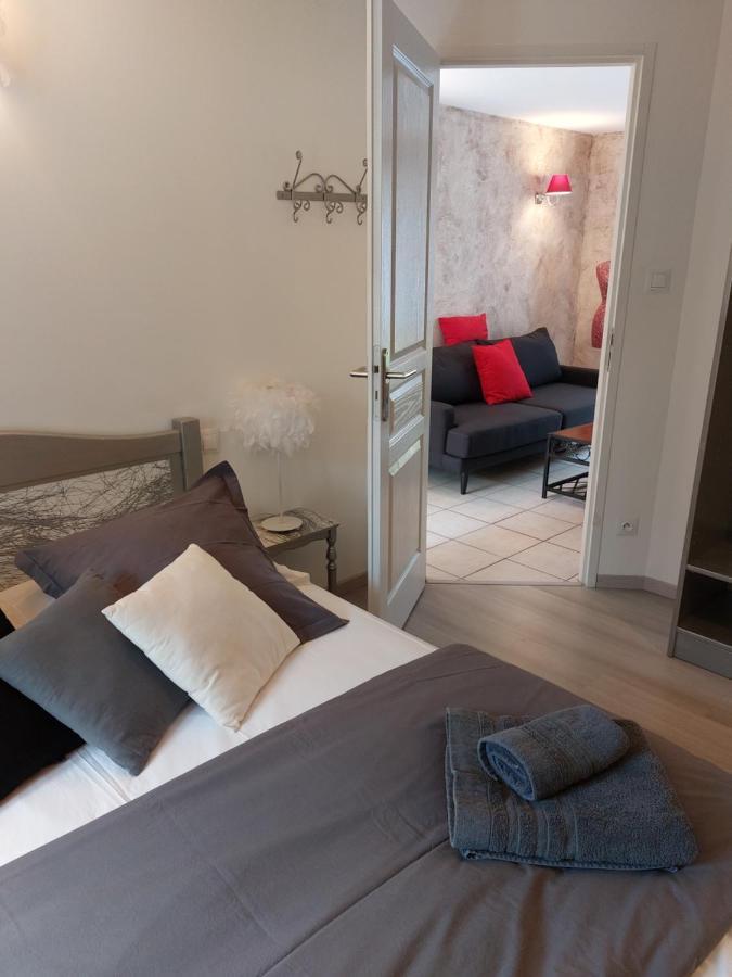 Ferienwohnung Les Dauphins Saint-Romain-de-Jalionas Exterior foto