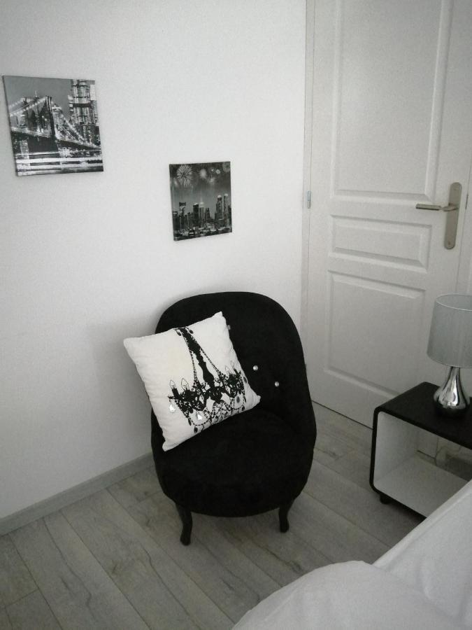 Ferienwohnung Les Dauphins Saint-Romain-de-Jalionas Exterior foto