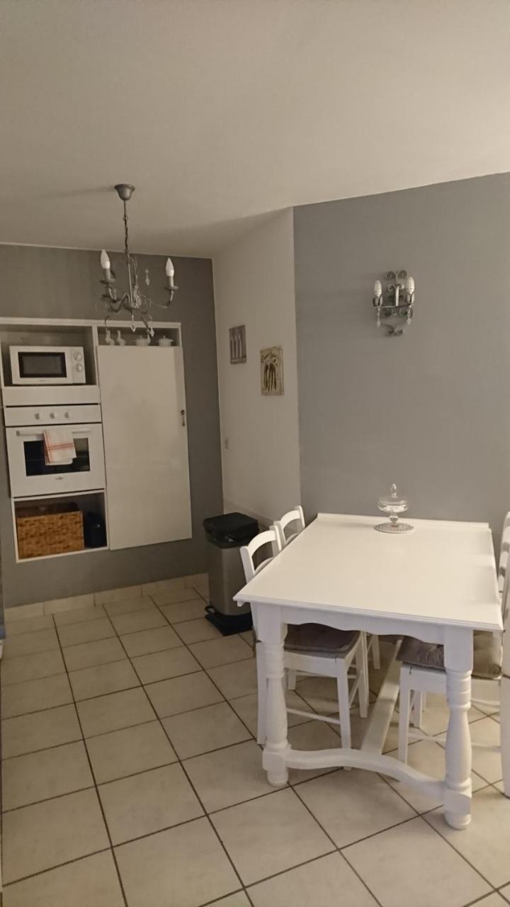 Ferienwohnung Les Dauphins Saint-Romain-de-Jalionas Exterior foto